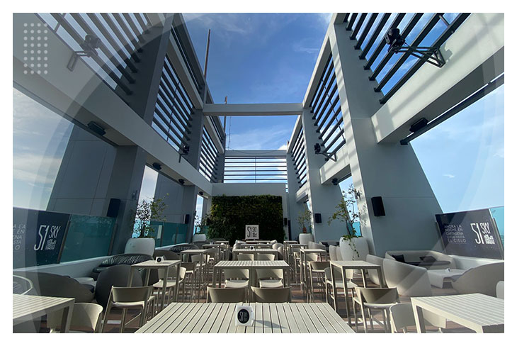 Fotografía de una habitación de Lagomar hotel y centro de convenciones, que muestra tres camas sencillas